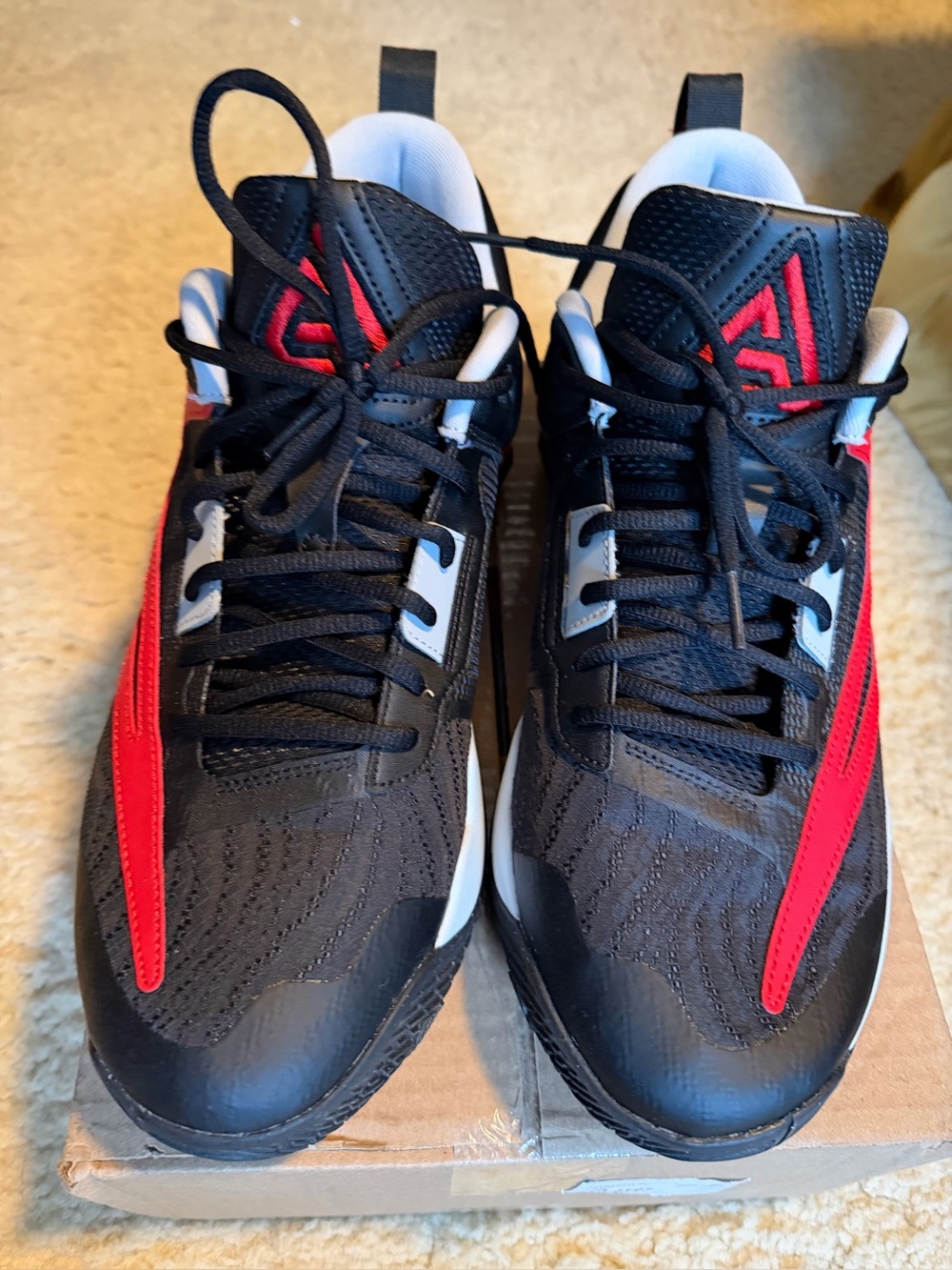 Nike Men's Black & Red Performance Sneakers
